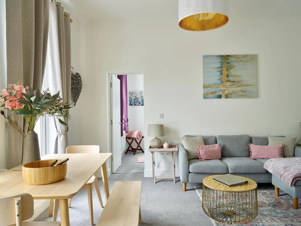 Curb Properties - Super 2 Bed Apartment 5 Min From Town Centre Cheltenham Velká Británie